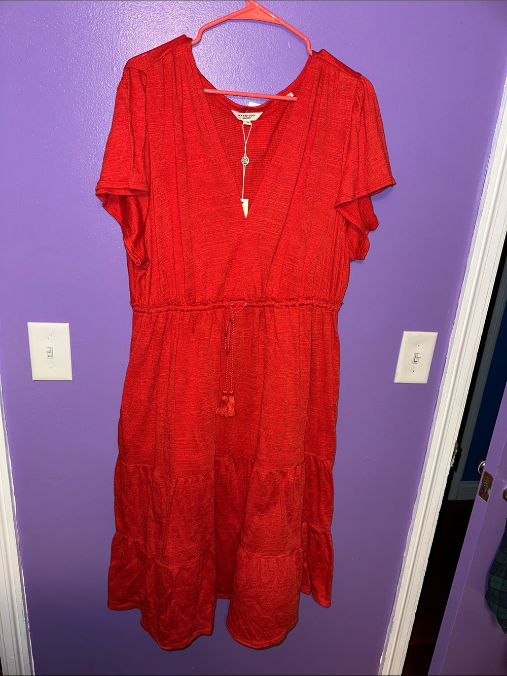 Max Studio Red V‑Neck Tiered Short Sleeve Dress